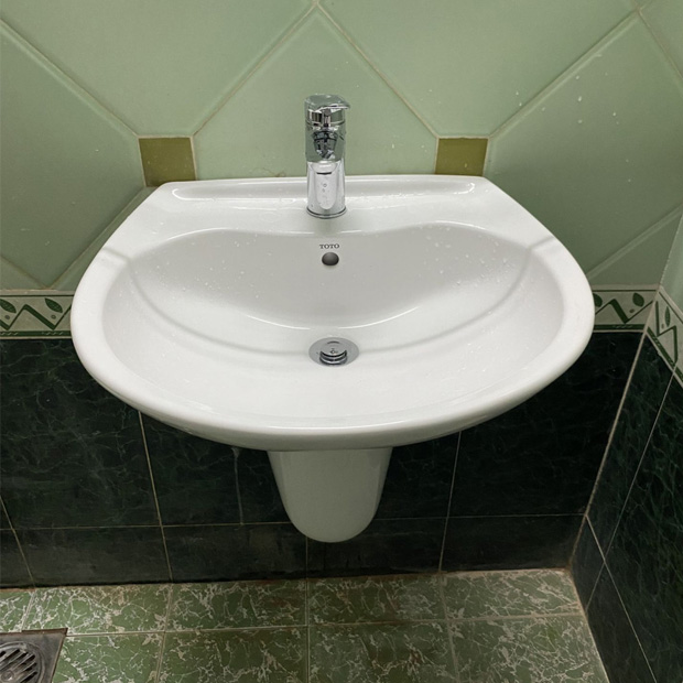 chau-treo-tuong-toto-lht300-3-1