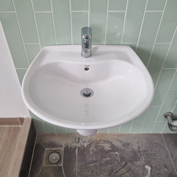 chau-treo-tuong-toto-lht300-4-1