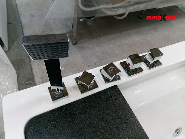 eu-1102b-6 Bồn tắm massage Euroking EU-1102B