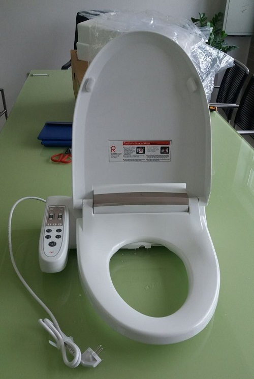 nap-rua-bon-cau-dien-tu-tu-dong-royal-co-toto-rb1530