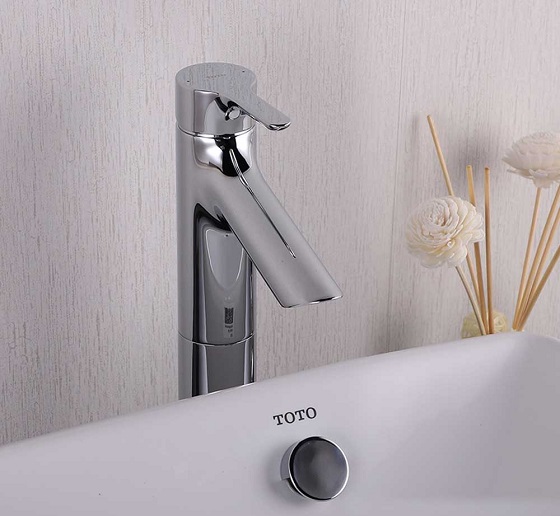 voi-rua-mat-toto-tls01307v-1