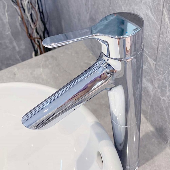 voi-rua-mat-toto-tls01307v-2