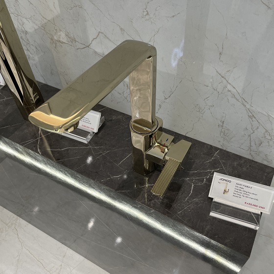 voi20jomoo2032437-711-1b-z-5-1