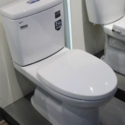 Bàn cầu 2 khối INAX AC 504VWN hình chupwj thực tế