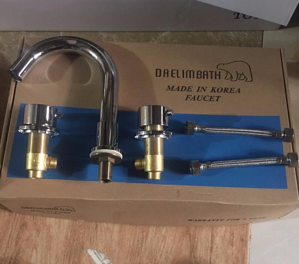 Vòi chậu lavabo cắm bàn đá 3 lỗ Daelim 11C