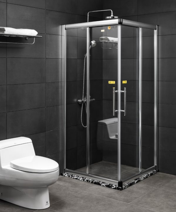 Vách kính theo yêu cầu màu bạc Fendi FKG-1X4