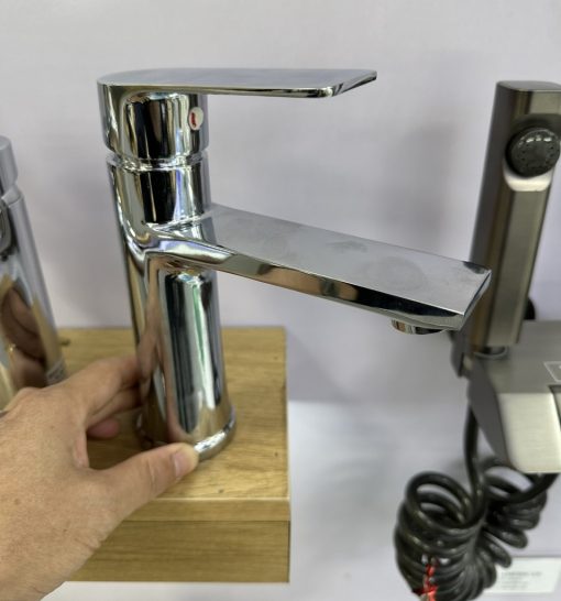 Vòi rửa mặt giá rẻ nóng lạnh GDKES LT-803 (20cm)