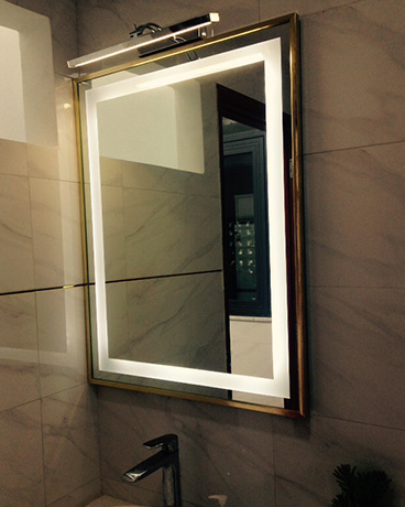 Gương phòng tắm khung viền màu vàng nghệ thuật MIKEN MKG-NT0026