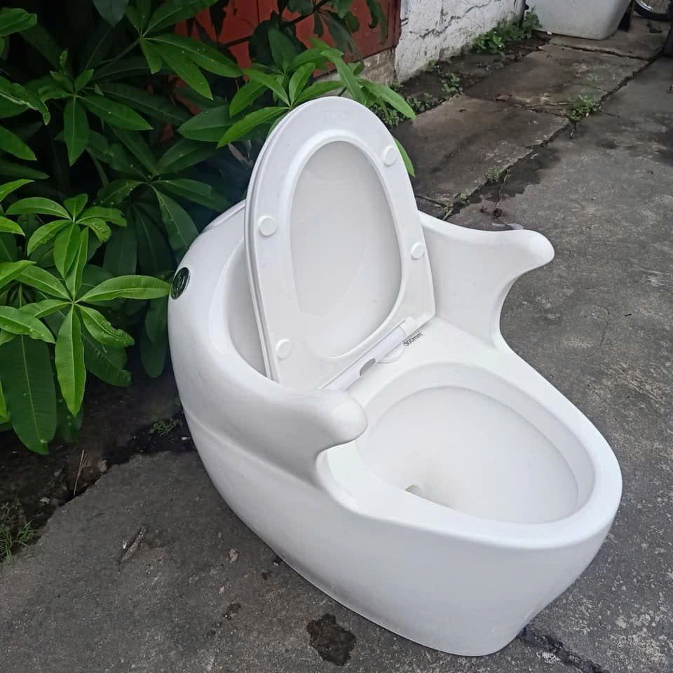 Bồn cầu cho người khuyết tật và người già có tay vịn Miken MKB- 95511