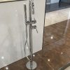 Sen cây mạ vàng đặt sàn bồn tắm Daelim S04