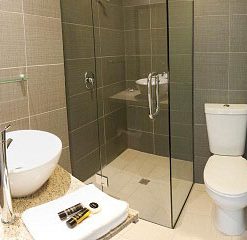 Phòng tắm vách kính Kato Việt Nhật VK02
