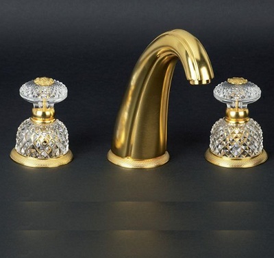 Vòi chậu lavabo mạ vàng Daelim 03