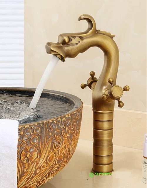 Vòi chậu rửa mặt màu đồng giả cổ CLM 5382